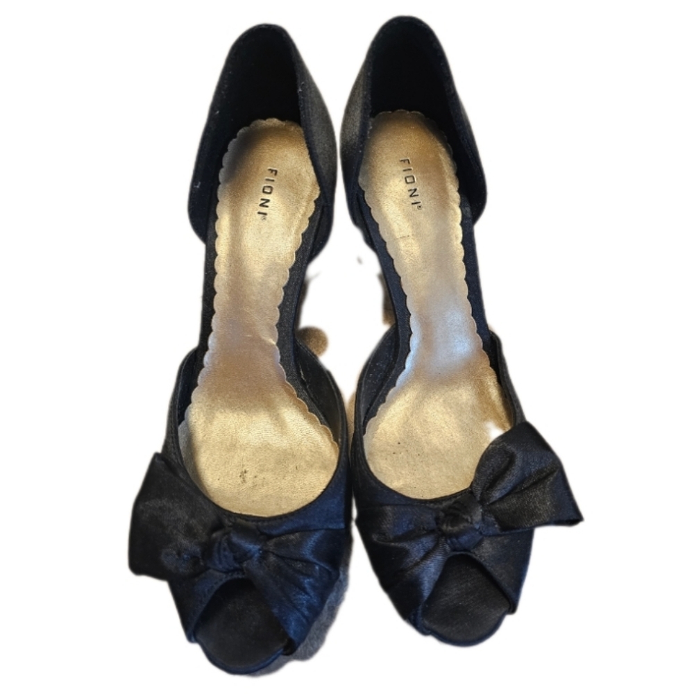 Peep toe heel